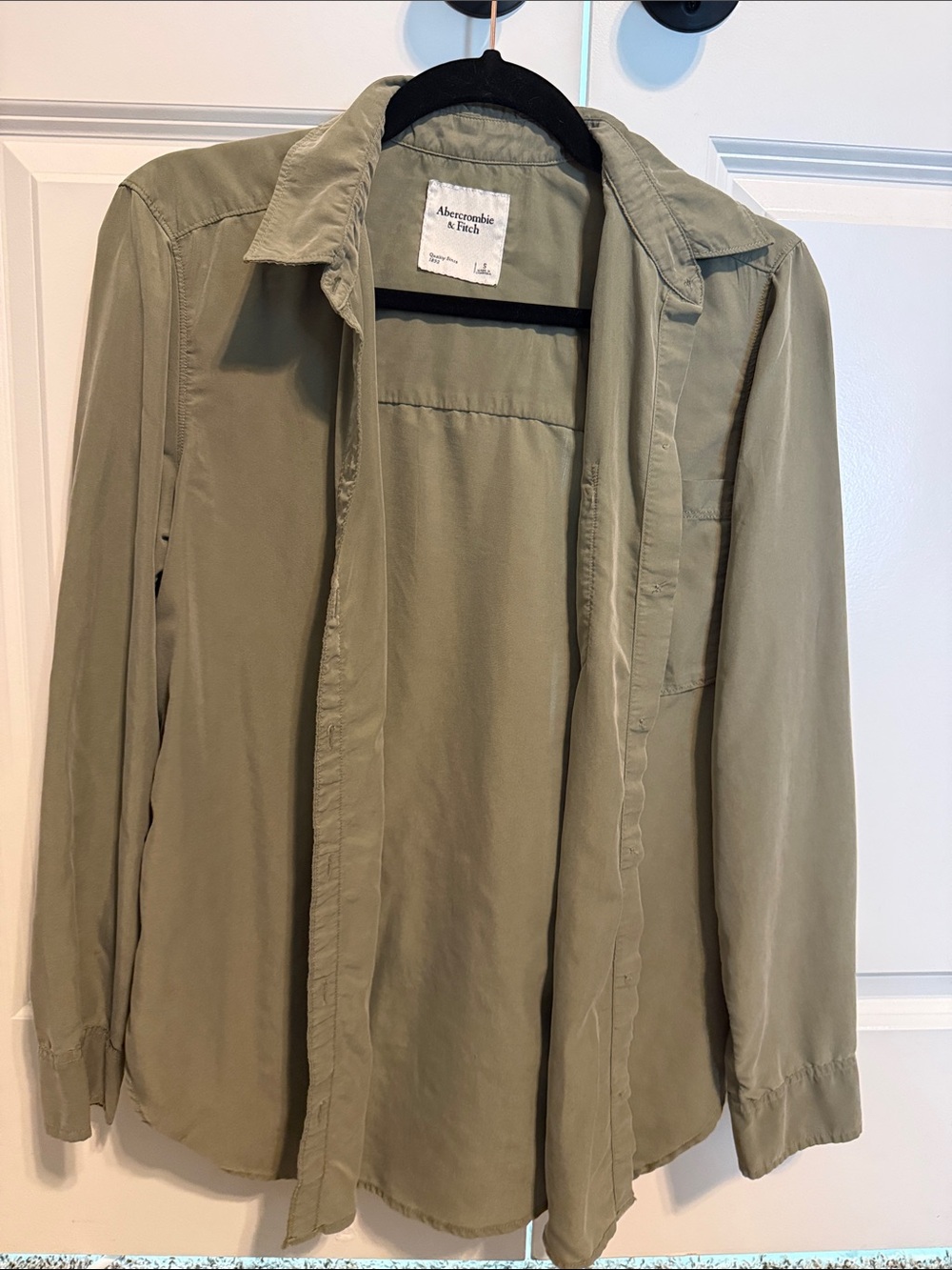 Abercrombie & Fitch Men's Olive Button-Down Shirt